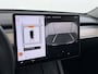 Tesla Model Y Long Range AWD 514pk Warmtepomp SOH 93% Leder Panoramadak Matrix-LED Autopilot Elektr.Stuur+Stoel+Verwarmd Navi Ecc Premium Audio Keyless Priv.Glass Elektr.Stuur+Stoel+Verwarmd Navi Ecc Premium Audio Keyless Privacy Glass 4WD 1e Eigenaar Fabrieksgarantie tot 23-2-2027 Garantie op Accu en Motoren 23-02-2031/192.000km