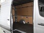 Mercedes-Benz Sprinter 319 CDI 190 PK | L2 H2 | AUTOMAAT | PRO | LED | KUNSTLEDER ZWART BEKLEDING | CAMERA | BETIMMERDE LAADRUIMTE | CARPLAY EN ANDROID AUTO | CRUISE | AIRCO | 17" LICHTMETALEN VELGEN | LUCHTGEVEERDE BESTUURDERSSTOEL | CERTIFIED