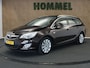 Opel Astra Sports Tourer 1.4 Turbo Cosmo - ORIGINEEL NEDERLANDSE AUTO - TREKHAAK 1.200KG GEREMD TREKGEWICHT - AFKOMSTIG VAN 1E EIGENAAR - AUTO VERKEERT IN EEN NETTE STAAT - 6 VERSNELLINGEN- 4 CILINDER MOTOR - CRUISE CONTROL - CLIMATE CONTROL - ELEKTRISCHE RAMEN-