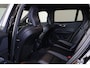Volvo V60 B3 R-Design - IntelliSafe Assist & Surround - Full-LED Active High Beam koplampen - Harmon Kardon Audio - Parkeercamera achter - Verwarmde voorstoelen, stuur & achterbank - Parkeersensoren voor & achter - Elektr. bedienb. voorstoelen met geheugen - Elektr. inklapbare trekhaak - 18' LMV all Season banden