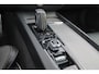 Volvo V60 B3 R-Design - IntelliSafe Assist & Surround - Full-LED Active High Beam koplampen - Harmon Kardon Audio - Parkeercamera achter - Verwarmde voorstoelen, stuur & achterbank - Parkeersensoren voor & achter - Elektr. bedienb. voorstoelen met geheugen - Elektr. inklapbare trekhaak - 18' LMV all Season banden