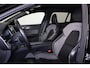 Volvo V60 B3 R-Design - IntelliSafe Assist & Surround - Full-LED Active High Beam koplampen - Harmon Kardon Audio - Parkeercamera achter - Verwarmde voorstoelen, stuur & achterbank - Parkeersensoren voor & achter - Elektr. bedienb. voorstoelen met geheugen - Elektr. inklapbare trekhaak - 18' LMV all Season banden