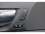 Volvo V60 B3 R-Design - IntelliSafe Assist & Surround - Full-LED Active High Beam koplampen - Harmon Kardon Audio - Parkeercamera achter - Verwarmde voorstoelen, stuur & achterbank - Parkeersensoren voor & achter - Elektr. bedienb. voorstoelen met geheugen - Elektr. inklapbare trekhaak - 18' LMV all Season banden
