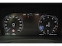 Volvo V60 B3 R-Design - IntelliSafe Assist & Surround - Full-LED Active High Beam koplampen - Harmon Kardon Audio - Parkeercamera achter - Verwarmde voorstoelen, stuur & achterbank - Parkeersensoren voor & achter - Elektr. bedienb. voorstoelen met geheugen - Elektr. inklapbare trekhaak - 18' LMV all Season banden
