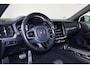 Volvo V60 B3 R-Design - IntelliSafe Assist & Surround - Full-LED Active High Beam koplampen - Harmon Kardon Audio - Parkeercamera achter - Verwarmde voorstoelen, stuur & achterbank - Parkeersensoren voor & achter - Elektr. bedienb. voorstoelen met geheugen - Elektr. inklapbare trekhaak - 18' LMV all Season banden