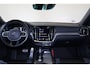 Volvo V60 B3 R-Design - IntelliSafe Assist & Surround - Full-LED Active High Beam koplampen - Harmon Kardon Audio - Parkeercamera achter - Verwarmde voorstoelen, stuur & achterbank - Parkeersensoren voor & achter - Elektr. bedienb. voorstoelen met geheugen - Elektr. inklapbare trekhaak - 18' LMV all Season banden