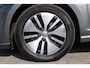 Volkswagen E-Golf Volkswagen e-Golf Automaat/Achteruitrijcamera/Parkeersensoren/Apple carplay/Navigatie/Adaptive cruise control/Keyless/Oplaadkabel incl 220V aansluiting/Elektrische ramen/Elektrisch verstelbare spiegels/Multifunctioneel stuurwiel/Lichtmetalen velgen.