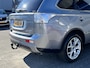 Mitsubishi Outlander 2.0 PHEV Hybrid Airco Cruise controle Trekhaak 1500kg trekgewicht Leder Achterruitrijcamera Parkeersensoren voor en achter Telefoonverbinding Navigatiesysteem Oplaadkabel Stuurwielbediening