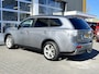 Mitsubishi Outlander 2.0 PHEV Hybrid Airco Cruise controle Trekhaak 1500kg trekgewicht Leder Achterruitrijcamera Parkeersensoren voor en achter Telefoonverbinding Navigatiesysteem Oplaadkabel Stuurwielbediening