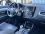 Mitsubishi Outlander 2.0 PHEV Hybrid Airco Cruise controle Trekhaak 1500kg trekgewicht Leder Achterruitrijcamera Parkeersensoren voor en achter Telefoonverbinding Navigatiesysteem Oplaadkabel Stuurwielbediening