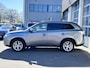 Mitsubishi Outlander 2.0 PHEV Hybrid Airco Cruise controle Trekhaak 1500kg trekgewicht Leder Achterruitrijcamera Parkeersensoren voor en achter Telefoonverbinding Navigatiesysteem Oplaadkabel Stuurwielbediening