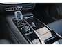 Volvo V60 T6 Plug-in hybrid AWD Plus Dark - IntelliSafe Assist & Surround - Harman/Kardon audio - Parkeercamera achter - Verwarmde voorstoelen, stuur & achterbank - Parkeersensoren voor & achter - Elektr. bedienb. voorstoelen met geheugen - 18' LMV