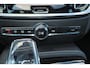 Volvo V60 T6 Plug-in hybrid AWD Plus Dark - IntelliSafe Assist & Surround - Harman/Kardon audio - Parkeercamera achter - Verwarmde voorstoelen, stuur & achterbank - Parkeersensoren voor & achter - Elektr. bedienb. voorstoelen met geheugen - 18' LMV