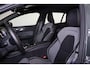Volvo V60 T6 Plug-in hybrid AWD Plus Dark - IntelliSafe Assist & Surround - Harman/Kardon audio - Parkeercamera achter - Verwarmde voorstoelen, stuur & achterbank - Parkeersensoren voor & achter - Elektr. bedienb. voorstoelen met geheugen - 18' LMV