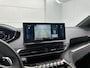Peugeot 3008 SUV Allure Pack Business Hybrid 145pk Automaat | Navigatie | Achteruitrijcamera | Climate Control | Keyless | Parkeersensoren v+a | Cruise Control | Dodehoeksensor | Led koplampen | Apple Carplay / Android Auto | Bluetooth | DAB+ radio | Donker getint glas | All seasonbanden | 18" lichtmetalen velgen |