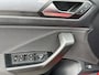 Volkswagen T-Roc 1.5 TSI Sport Business R-line Digitaal display Stoelverwarming Electrische achterklep Airco Cruise controle Apple carplay Telefoonverbinding Navigatiesysteem