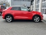 Volkswagen T-Roc 1.5 TSI Sport Business R-line Digitaal display Stoelverwarming Electrische achterklep Airco Cruise controle Apple carplay Telefoonverbinding Navigatiesysteem