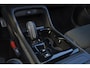 Volvo XC40 T3 R-Design - Sensus Navi - Cruise Control - Parkeer verwarming - Voorstoelen, achterbank en stuur verwarmbaar - LED-koplampen - Climate Control - Parkeersensoren achter - Trekhaak semi elektrisch inklapbaar
