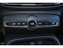 Volvo XC40 T3 R-Design - Sensus Navi - Cruise Control - Parkeer verwarming - Voorstoelen, achterbank en stuur verwarmbaar - LED-koplampen - Climate Control - Parkeersensoren achter - Trekhaak semi elektrisch inklapbaar