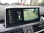 BMW 2-Serie Active Tourer 218i 136PK AUTOM. H.E. : LEER/PANO/HUD NAVI/LED/KEYLESS/2xPDC/ - 2E.EIG - NL AUTO - KM=NAP -