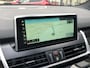 BMW 2-Serie Active Tourer 218i 136PK AUTOM. H.E. : LEER/PANO/HUD NAVI/LED/KEYLESS/2xPDC/ - 2E.EIG - NL AUTO - KM=NAP -