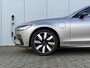 Volvo V90 T6 Automaat Plug-in hybrid AWD Ultra Dark | Adaptieve Cruise Control met Pilot Assist | Verwarmde Stoelen Voor&Achter | Verwarmbaar Stuurwiel | Panoramisch Schuif-/kanteldak | Gelamineerde zijruiten en achterruit | Harman Kardon | Head-Up Display | Semi- Elektrische Trekhaak | 360º Camera | All-Seasonbanden | Blind Spot Information System | Verwarmbare achterbank | 19" Lichtmetalen wielen