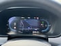 Volvo V90 T6 Automaat Plug-in hybrid AWD Ultra Dark | Adaptieve Cruise Control met Pilot Assist | Verwarmde Stoelen Voor&Achter | Verwarmbaar Stuurwiel | Panoramisch Schuif-/kanteldak | Gelamineerde zijruiten en achterruit | Harman Kardon | Head-Up Display | Semi- Elektrische Trekhaak | 360º Camera | All-Seasonbanden | Blind Spot Information System | Verwarmbare achterbank | 19" Lichtmetalen wielen