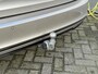 Volvo V90 T6 Automaat Plug-in hybrid AWD Ultra Dark | Adaptieve Cruise Control met Pilot Assist | Verwarmde Stoelen Voor&Achter | Verwarmbaar Stuurwiel | Panoramisch Schuif-/kanteldak | Gelamineerde zijruiten en achterruit | Harman Kardon | Head-Up Display | Semi- Elektrische Trekhaak | 360º Camera | All-Seasonbanden | Blind Spot Information System | Verwarmbare achterbank | 19" Lichtmetalen wielen