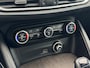 Alfa Romeo Stelvio 2.0 T AWD Super | Leder, Navi, Stoelverw., Climate, Cruise, El. Achterklep | Goed onderhouden | All-season band