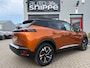 Peugeot e-2008 EV GT 50 kWh -SOH 95.75%-3 FASE-OPEN DAK-KEYLESS-LICHTMETALEN VELGEN-2 TONE LAK-LED-HALF LEDER-DODE HOEK-CAMERA-