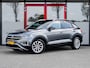 Volkswagen T-Roc 1.5 TSI Style Sport | Virtual Cockpit | Camera | Stoelverwarming | Adaptieve Cruise Control | Climate Control | LED Koplampen | Apple Carplay | Android Auto | Elektrische Kofferklep | Metallic Lak |
