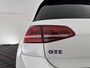 Volkswagen Golf 1.4 TSI GTE (Plug-In) Aut. *PANO | FULL-LED | LEATHER | LANE-ASSIST | BLIND-SPOT | ADAPTIVE-CRUISE | CAMERA | DAB | NAVI-FULLMAP | ECC | SHIFT-PADDLES | PDC | HEATED-SPORTSEATS | PRIVACY-GLASS | 18"ALU*