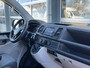 Volkswagen Transporter 2.0 TDI L1H1 140pk Btw en Bpm vrij!! Airco Cruise controle Trekhaak 2500kg trekgewicht Telefoonverbinding Navigatiesysteem Sitebars Parkeersensoren voor en achter 2-Persoons schuifdeur Euro 5