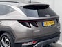 Hyundai Tucson 1.6 T-GDI PHEV Comfort Smart 4WD Automaat / Dealer onderhouden / 1e eigenaar / Afneembare trekhaak 1.350 kg / Stuur- en stoelverwarming / Navigatie / Apple Carplay Android / 19”  LM wielen /