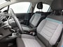 Citroën C3 1.2 Shine 110PK | 1ste eigenaar | AppleCarplay/AndroidAuto | Armsteun | LED | Climate Control | Cruise Control | Privacy Glass | Navigatie | LMV | Isofix | Two-Tone | Parkeersensoren |