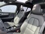 Volvo XC40 Plug-in Hybrid T5 Inscription | Panoramadak | Harman Kardon audio | Lederen bekleding | 21" velgen | Elektrische stoelverstelling | Stoelverwarming voor + achter | Keyless | Actieve LED koplampen | Getint glas | Stuurverwarming |
