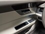 Jaguar XF 2.0 Portfolio 241Pk Automaat (SCHUIFDAK, VOLLEDIG DEALER ONDERHOUDEN, GROOT NAVI, MERDIAN AUDIO, LEDER, SPORTSTOELEN, STOELVERWARMING, KEYLESS, XENON, CAMERA, SFEERVERLICHTING, NIEUWSTAAT)