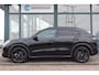Volkswagen T-Roc R-Line First Edition | 'App-Connect' draadloze smartphone integratie | 30,5 cm display met 2D en 3D weergave | Automatische afstandsregeling (Adaptive Cruise Control)