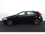 Volvo V40 T2 Nordic+ - Automaat - Parkeerverwarming - LED-koplampen - Navigatie - Verwarmbare voorstoelen - Verwarmbare voorruit - Trekhaak afneembaar