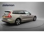 Volvo V60 2.0 B3 Momentum Advantage - Digitaal Cockpit, Carplay, Adaptive Cruise, Camera