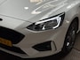 Ford Focus Wagon 1.0 EcoBoost ST-Line Automaat (APPLE CARPLAY, GROOT NAVI, STUUR/STOELVERWARMING, GETINT GLAS, SPORTSTOELEN, PARKEERSENSOREN, KEYLESS, CRUISE, NIEUWSTAAT)