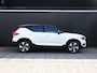 Volvo XC40 Recharge P8 AWD R-Design | LEDER | PANO-DAK | 360° CAMERA | H&K | CRUISE | STOEL/STUURVERW. |