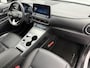 Hyundai Kona Electric EV Premium 64 kWh 3- Fase SOH 96,5% | Warmtepomp | Camera | Navigatie | Head-Up Display | Leer | Led