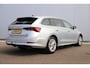 Skoda Octavia Combi 1.0 e-TSI Business Edition Plus Automaat Trekhaak Navigatie Carplay Android Adaptive Cruise Parkeersensor Keyless Entry Sfeerverlichting