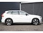 Volvo XC60 T6 AWD Automaat Ultimate Dark | Panoramadak met schuif-/kantelfunctie  |  Trekhaak semi-elektrisch | Premium audio by Harman Kardon | Verwarmbare Voor- En Achterstoelen | Verwarmbaar stuurwiel | 360 Graden Camera | Apple Carplay/Android Auto | Adaptieve Cruise Control | Elektrisch Verstelbare Stoelen | Keyless Entry