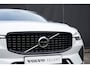 Volvo XC60 T6 AWD Automaat Ultimate Dark | Panoramadak met schuif-/kantelfunctie  |  Trekhaak semi-elektrisch | Premium audio by Harman Kardon | Verwarmbare Voor- En Achterstoelen | Verwarmbaar stuurwiel | 360 Graden Camera | Apple Carplay/Android Auto | Adaptieve Cruise Control | Elektrisch Verstelbare Stoelen | Keyless Entry