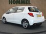 Toyota Yaris 1.5 Hybrid Lease - ORIGINEEL NEDERLANDSE AUTO - VOLLEDIG DEALER ONDERHOUDEN - CRUISE CONTROL - ACHTERUITRIJCAMERA - NAVIGATIE - LICHTMETALEN VELGEN 15 INCH
