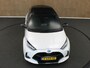 Toyota Yaris 1.5 Hybrid Bi-Tone - 100% ONDERHOUDEN! - NAVIGATIE - STOELVERWARMING - KEYLESS ENTRY & START - 17INCH ZWARTE LICHTMETALEN VELGEN - APPLE CARPLAY/ANDROID AUTO