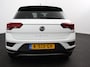 Volkswagen T-Roc 1.5 TSI Sport R-Design Automaat Navigatie Stoelverwarming Afneembare trekhaak Sfeerverlichting LED Lichtmetalen velgen Adaptieve cruise control Apple Carplay/ Andriod Auto Digitale cockpit