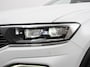 Volkswagen T-Roc 1.5 TSI Sport R-Design Automaat Navigatie Stoelverwarming Afneembare trekhaak Sfeerverlichting LED Lichtmetalen velgen Adaptieve cruise control Apple Carplay/ Andriod Auto Digitale cockpit